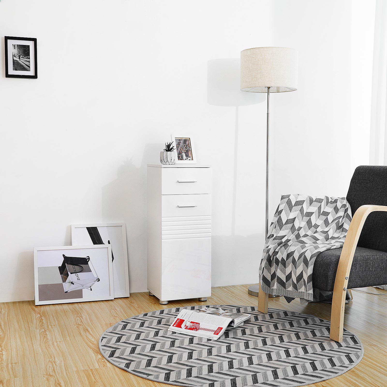Kleiner Badschrank „Moderne Kerben“