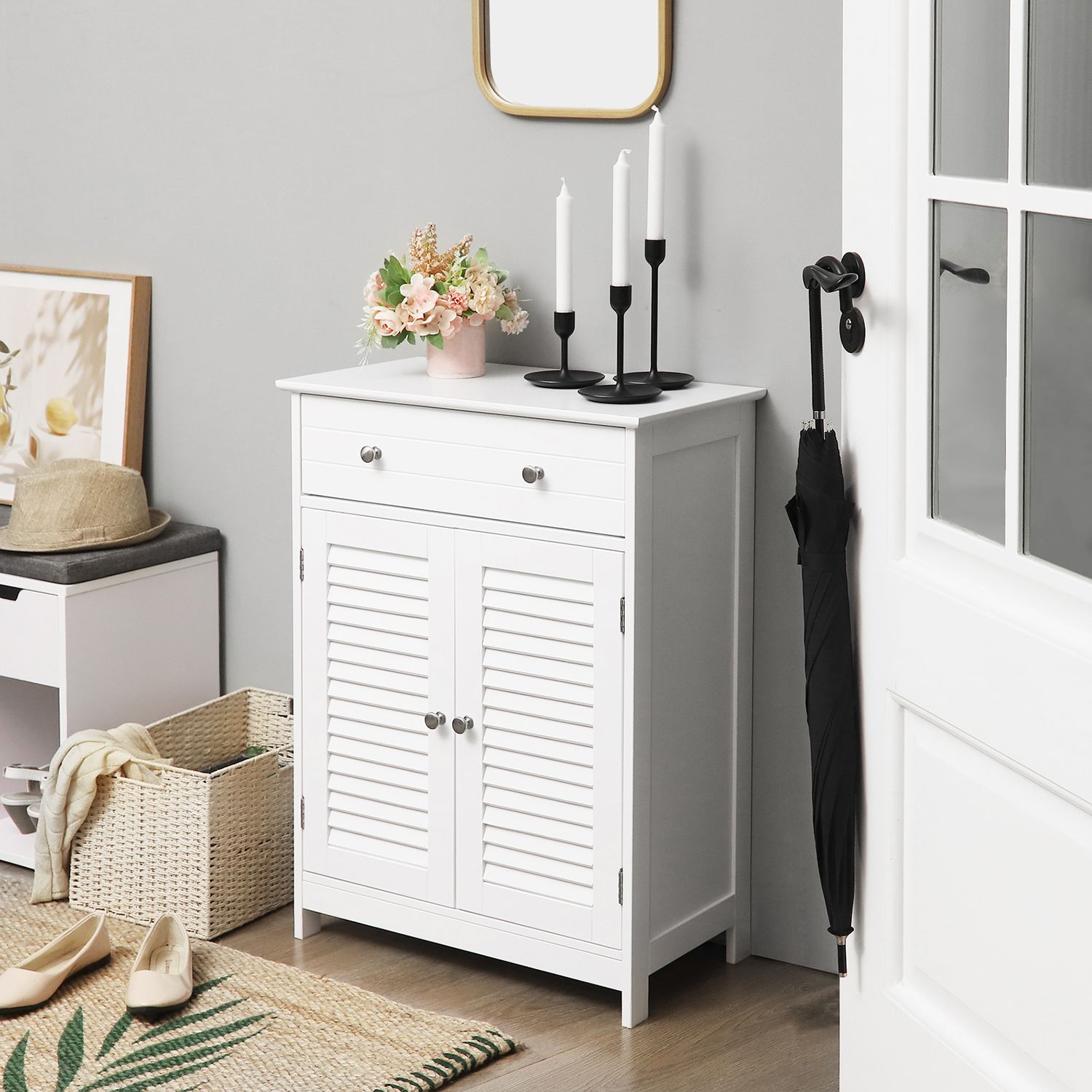 Badezimmerschrank mit Lamellentüren