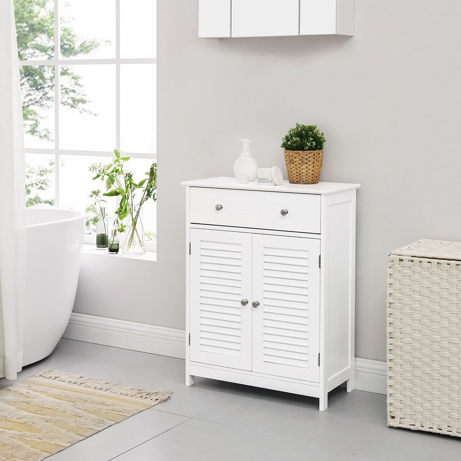 Badezimmerschrank mit Lamellentüren