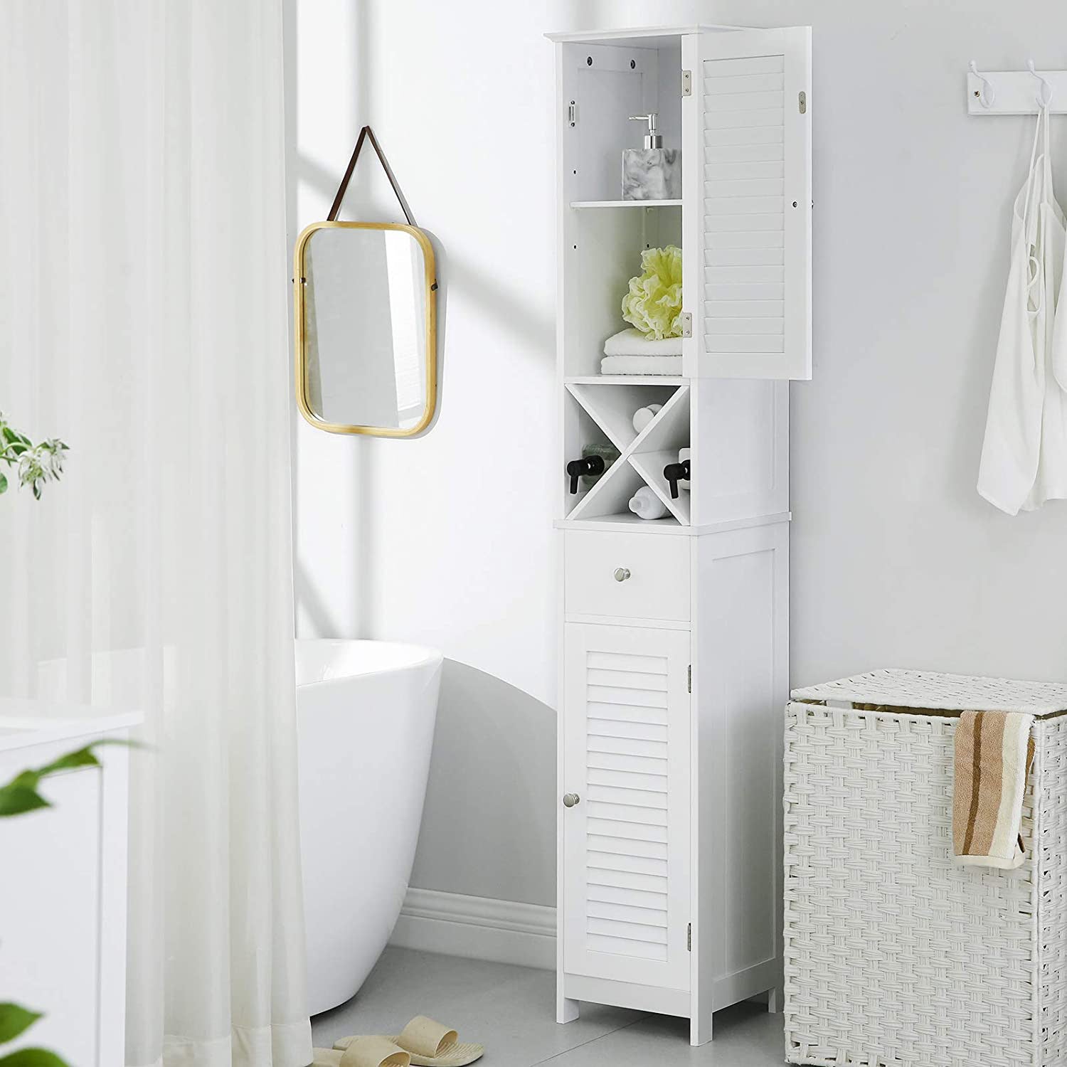 Badezimmerschrank mit Flügeltüren skandinavischer Stil