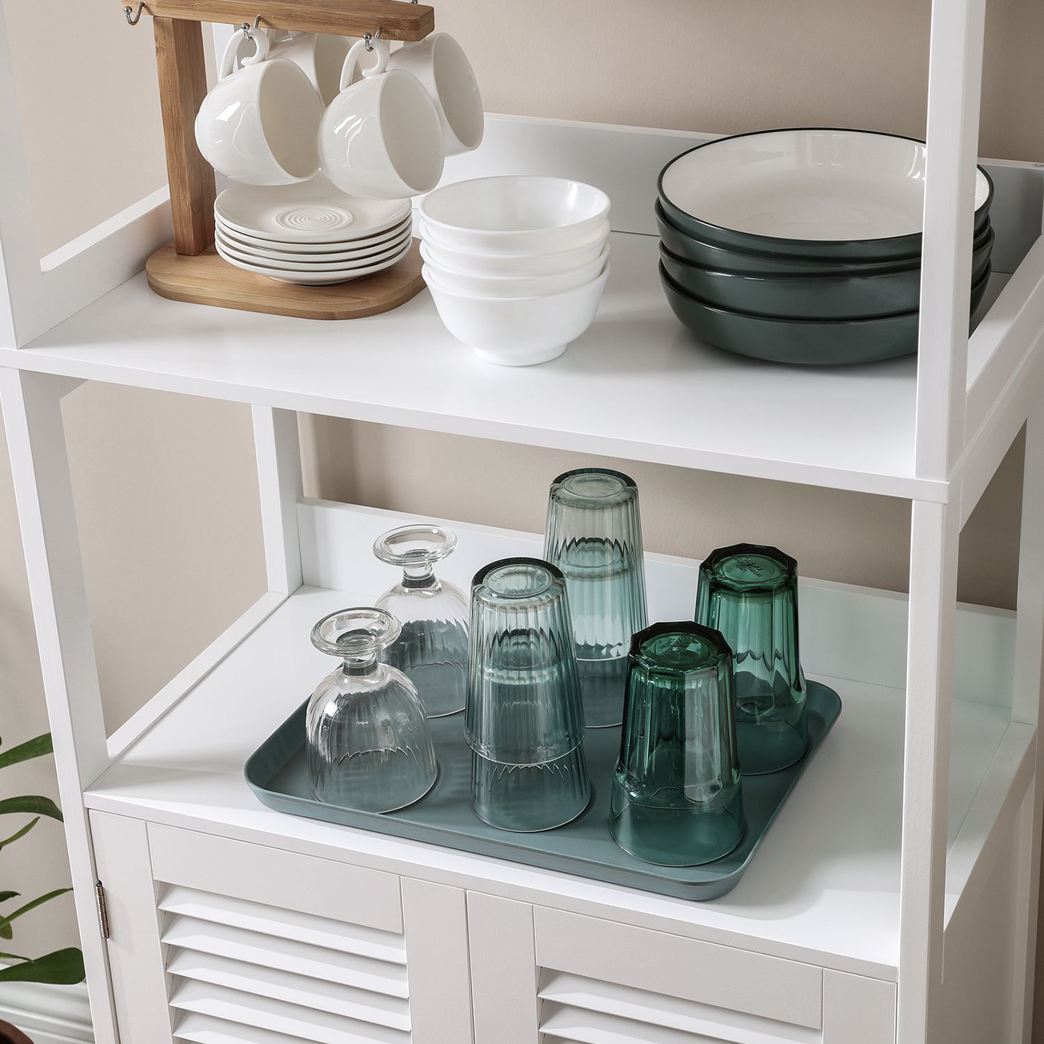 Badschrank mit offenen Fächern