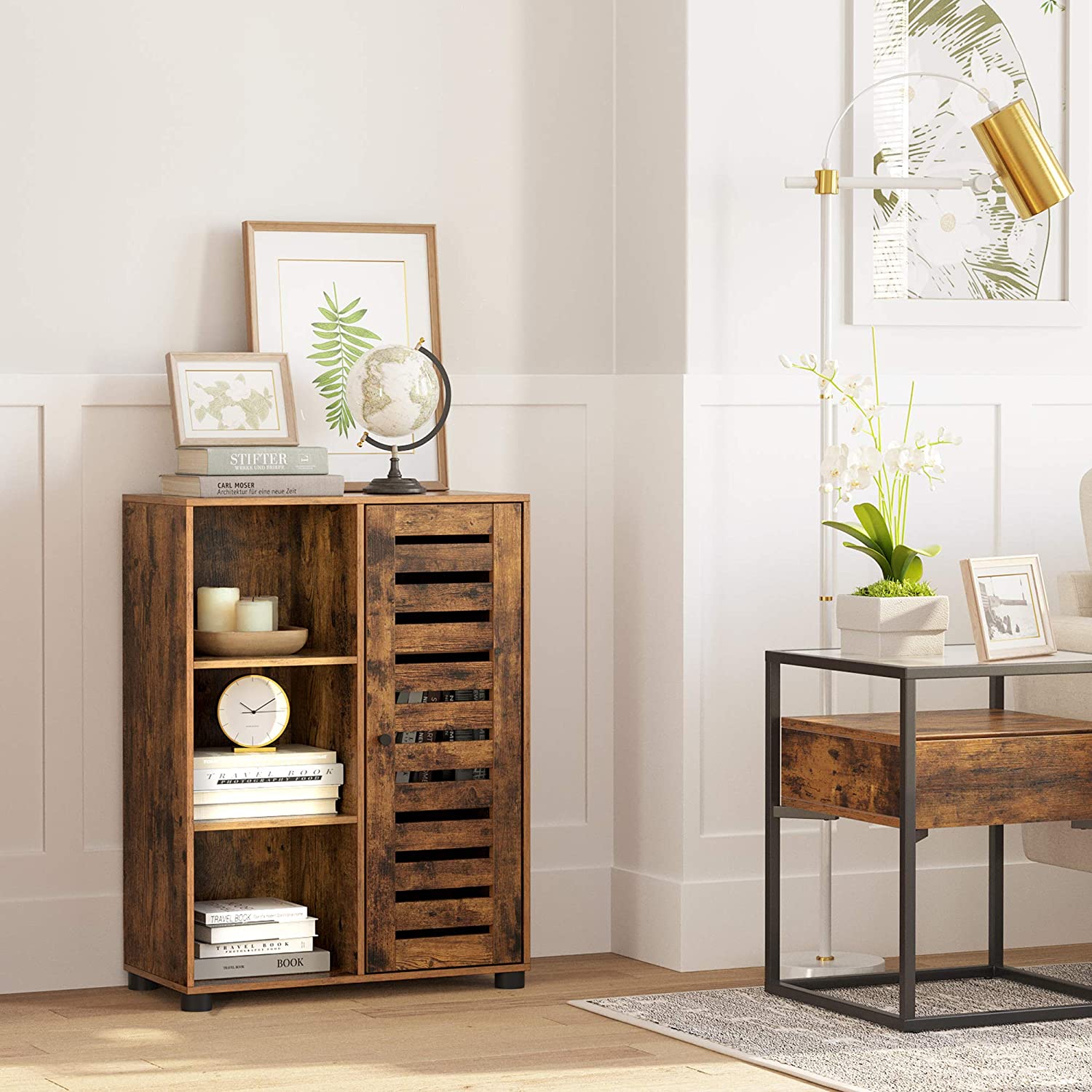 Sideboard mit Glasplatte und Schiebetür