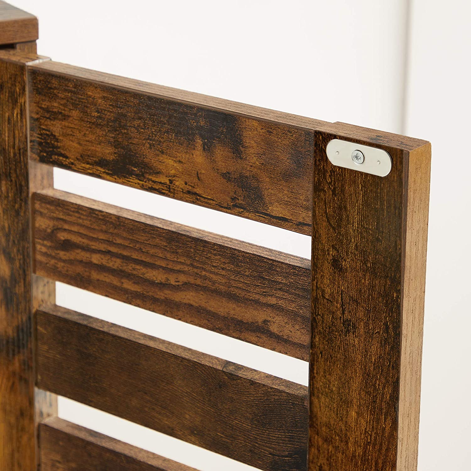 Sideboard mit Glasplatte und Schiebetür