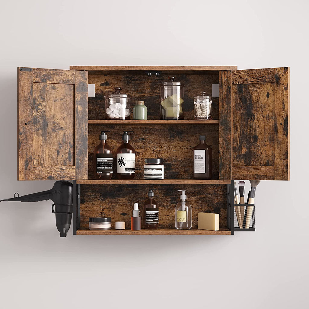Wandschrank im Badezimmer