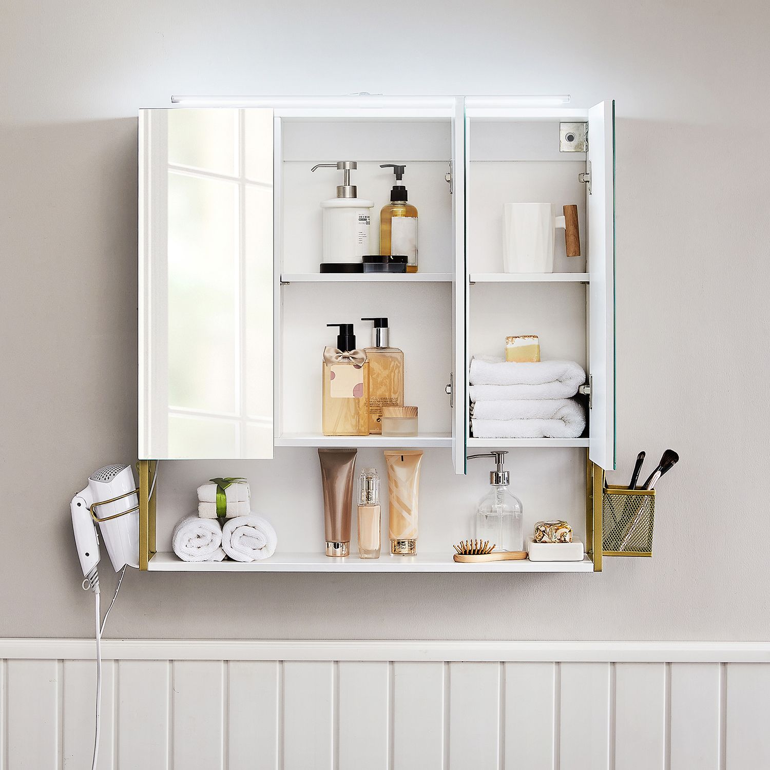 Spiegelschrank mit Beleuchtung