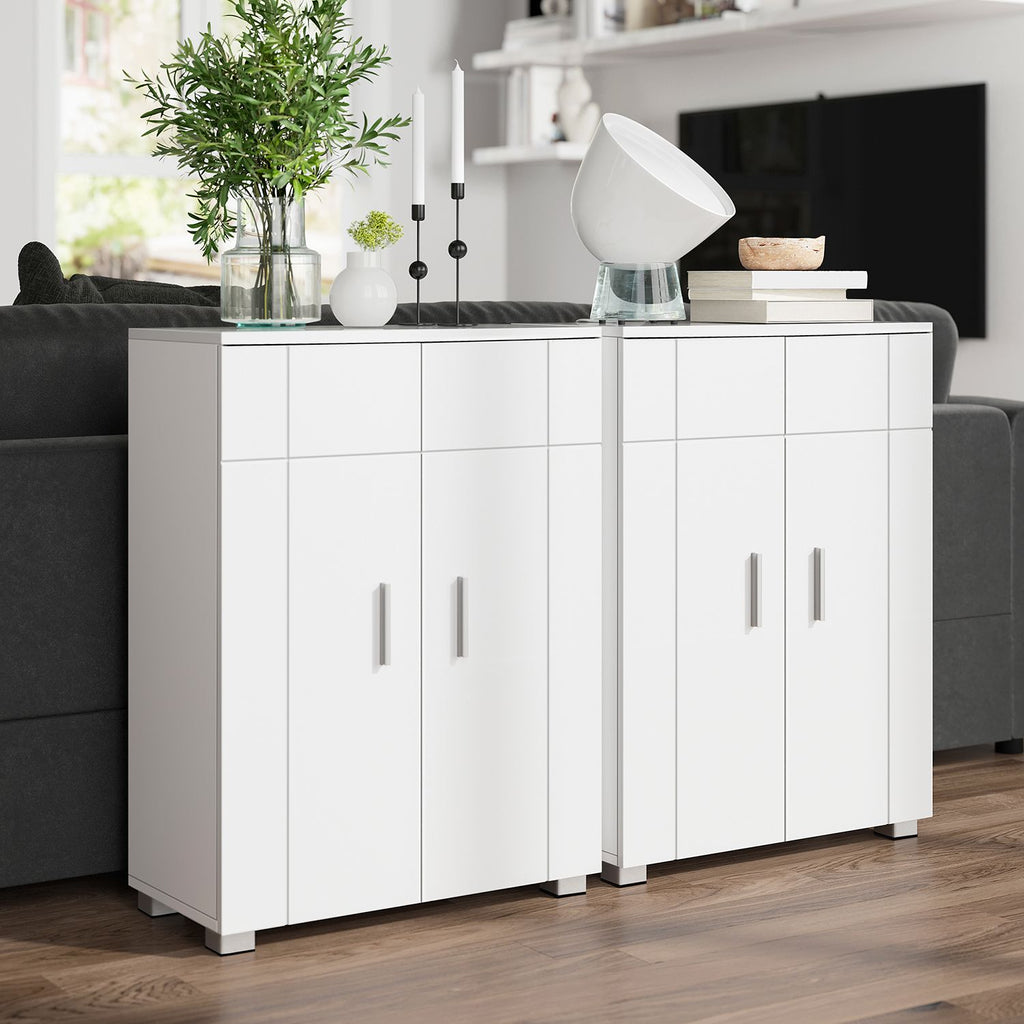 Badezimmerschrank mit verstellbaren Regalebenen