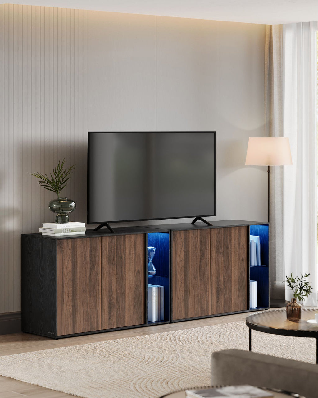 Sideboard mit Beleuchtung und Toolless-Technologie