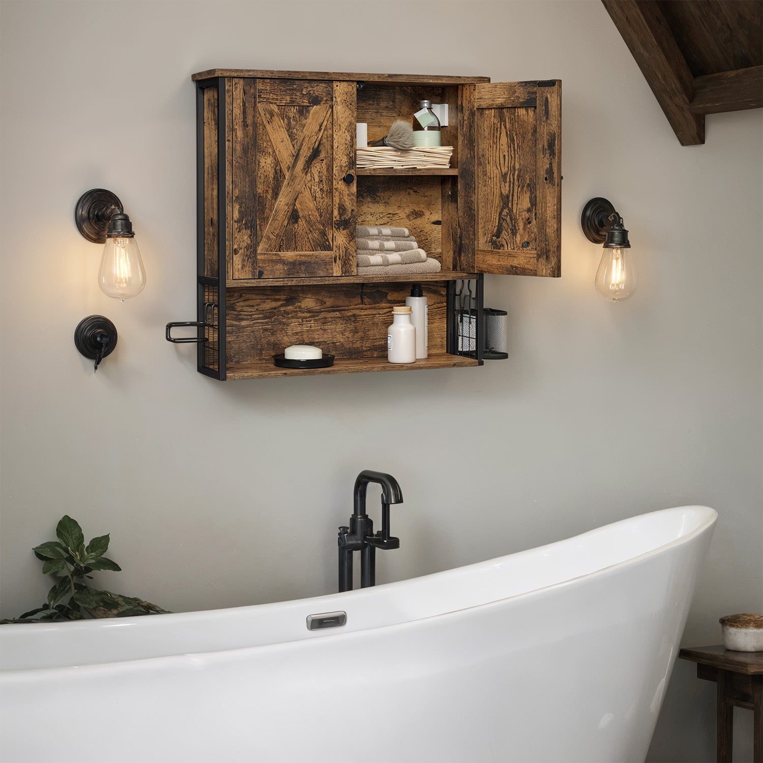 Wandschrank im Badezimmer