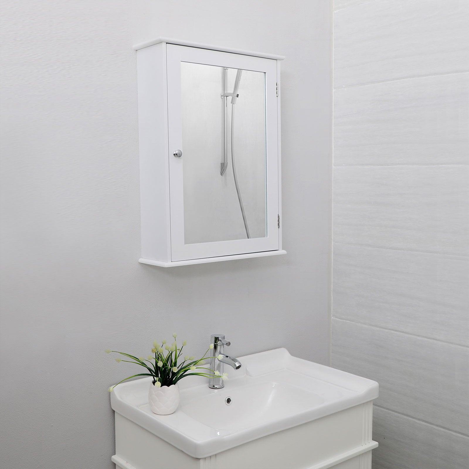 Badezimmerschrank mit Spiegel