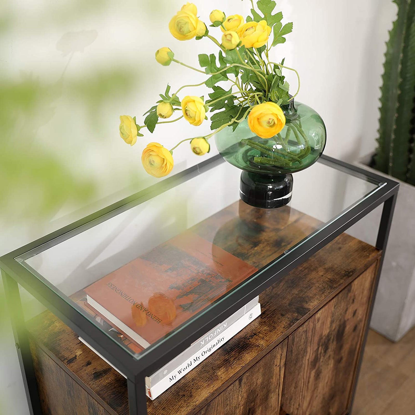 Beistellschrank mit Glasoberfläche