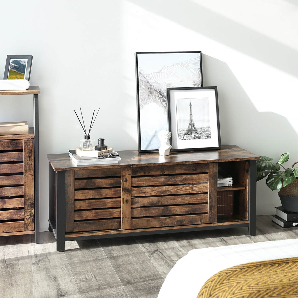 Industriestil TV-Schrank mit Lamellentüren