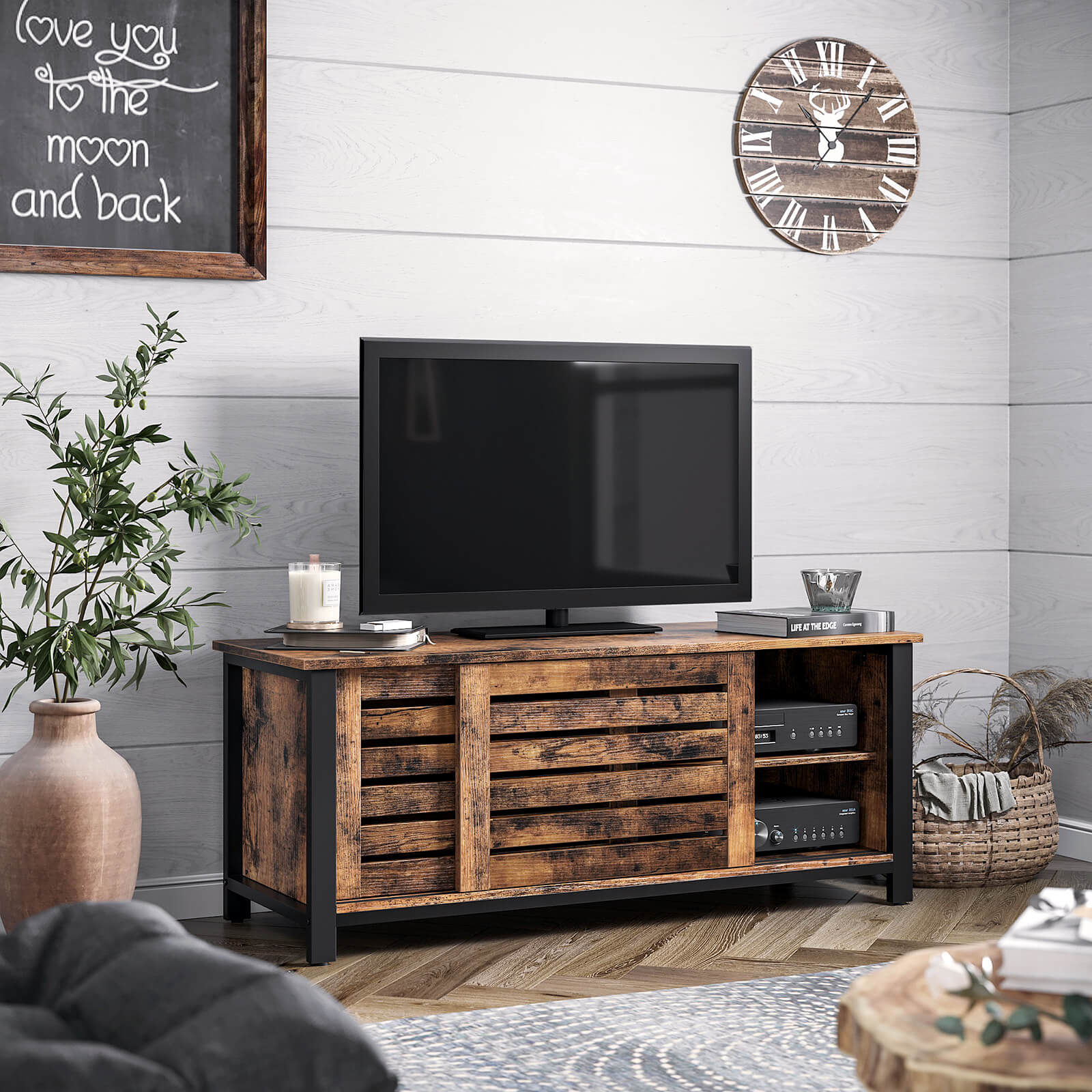 Industriestil TV-Schrank mit Lamellentüren
