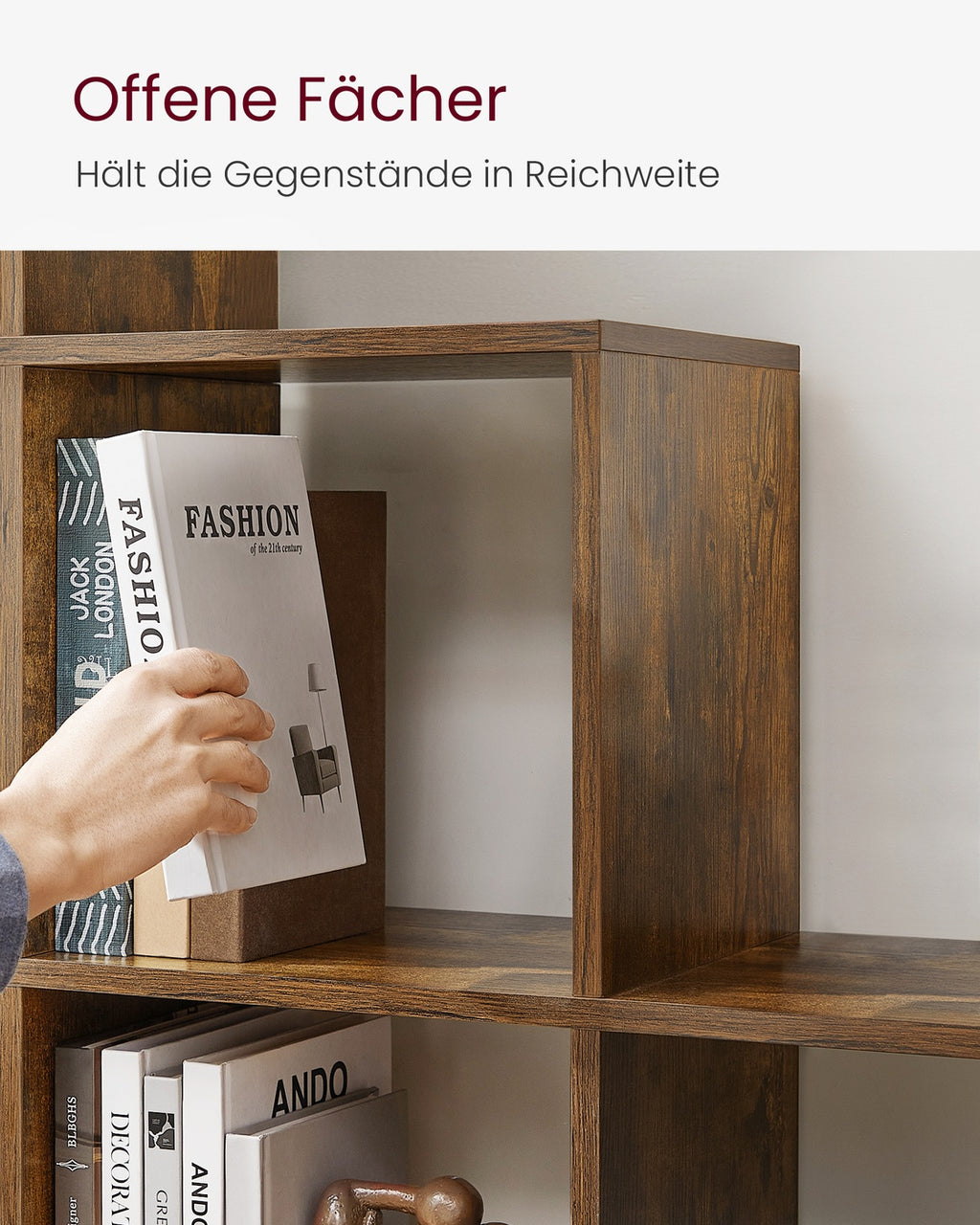 Bücherregal mit 10 Würfeln