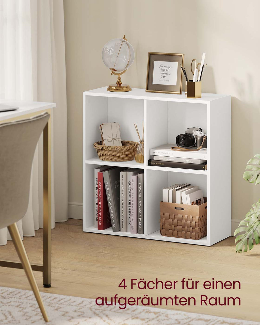 Bücherschrank mit vier Fächern