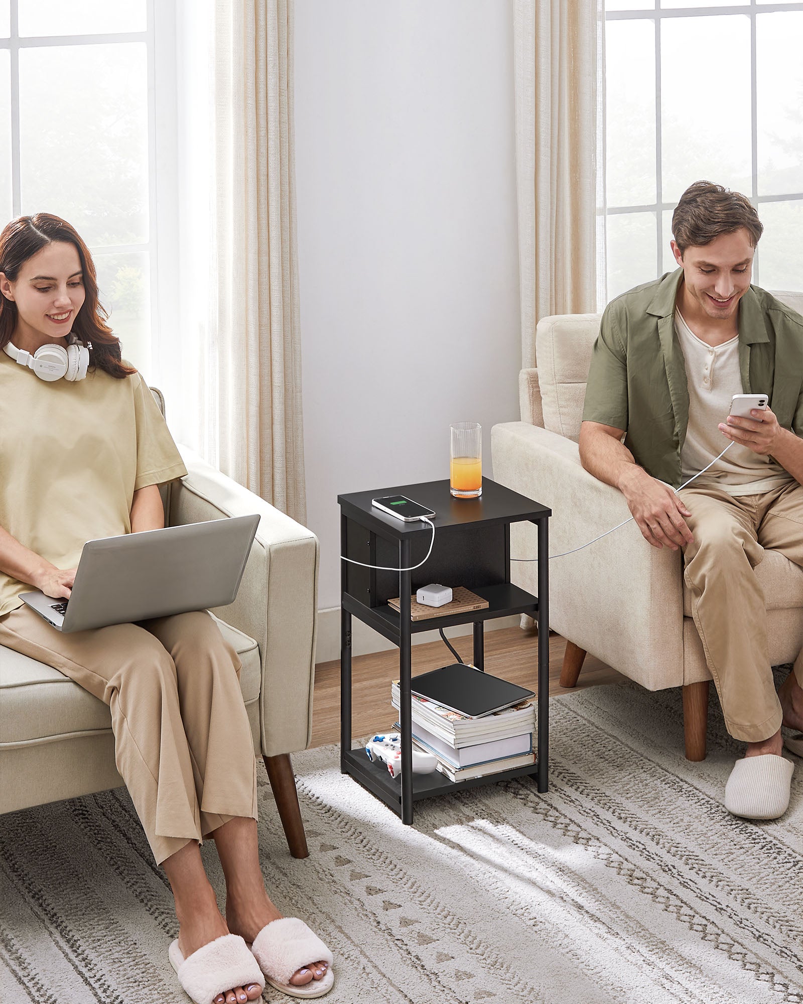 Beistelltisch mit 2 AC- und USB-Anschlüssen schwarz