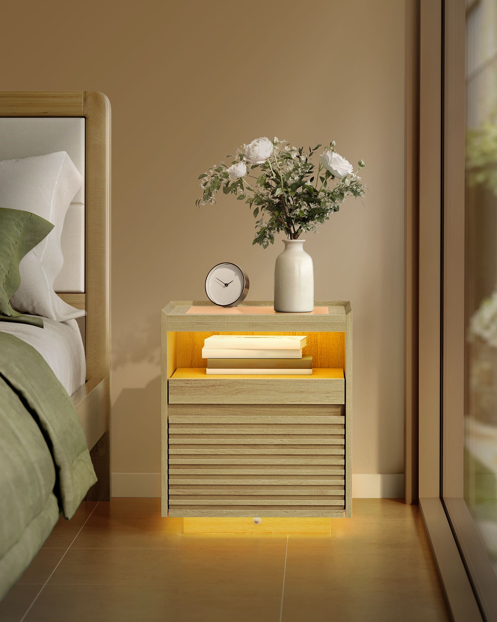Nachttisch mit LED-Beleuchtung und ausziehbarer Ablage