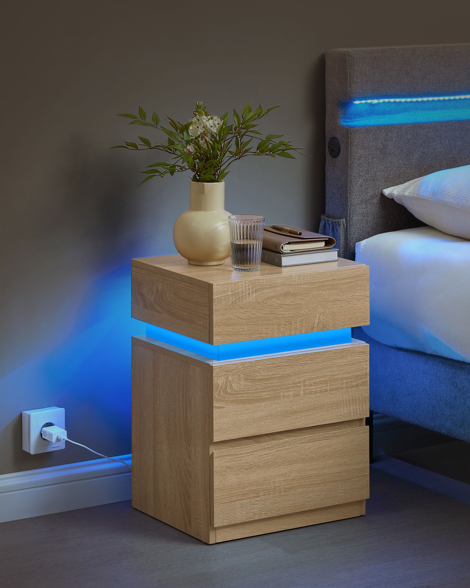 Nachttisch mit LED-Beleuchtung und 3 Schubladen