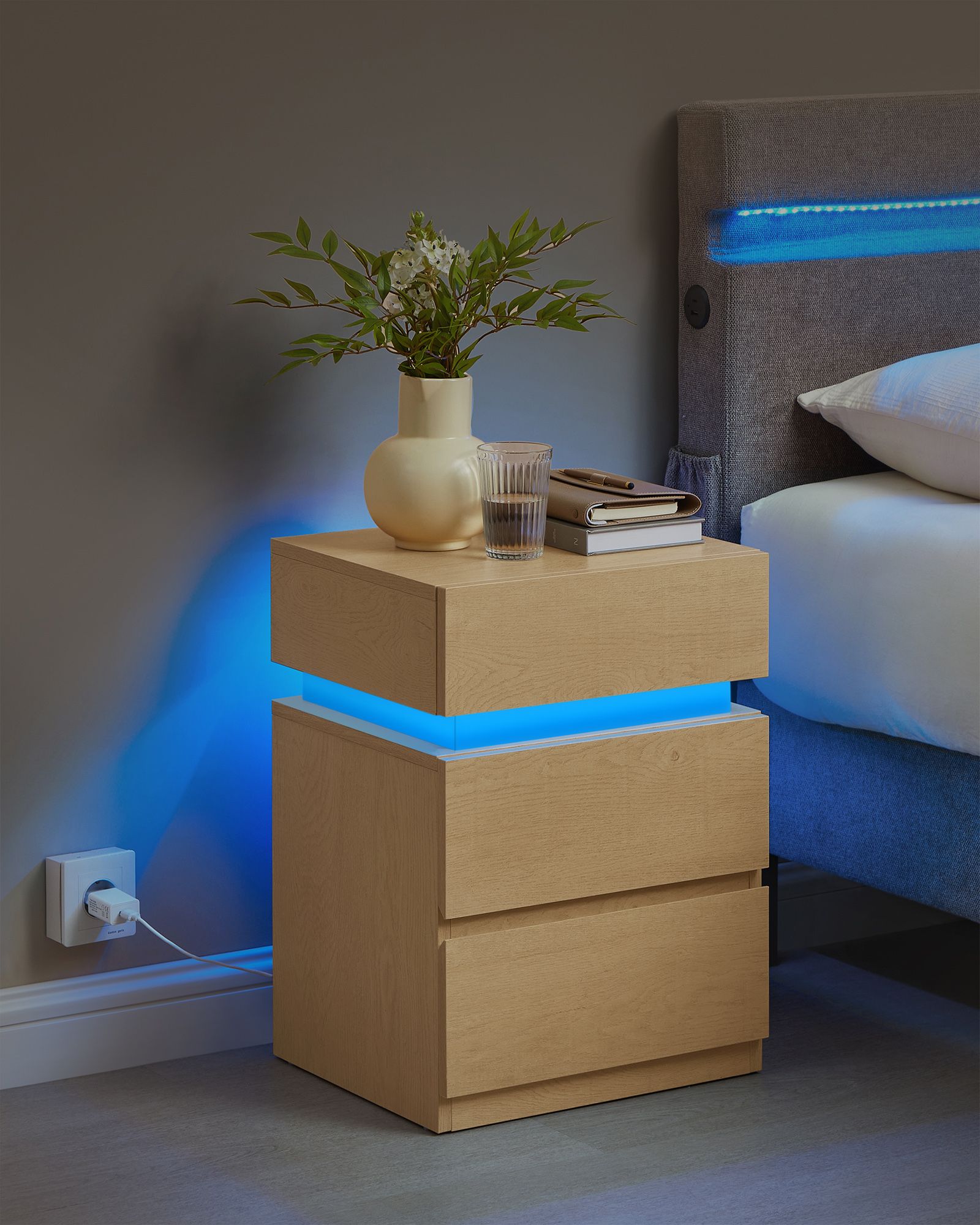 Nachttisch mit LED-Beleuchtung mit 3 Schubladen
