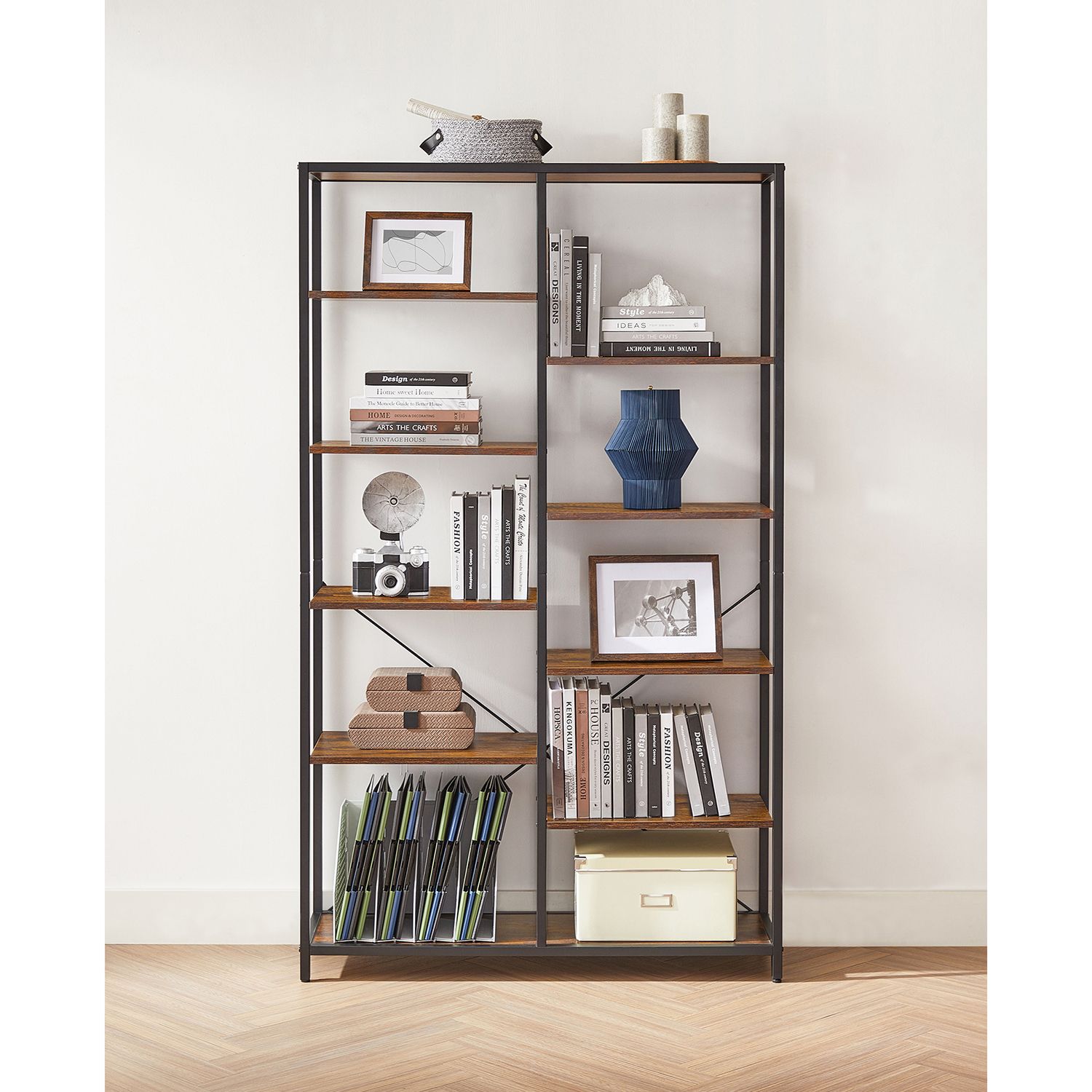 Bücherregal mit offenen Fächern