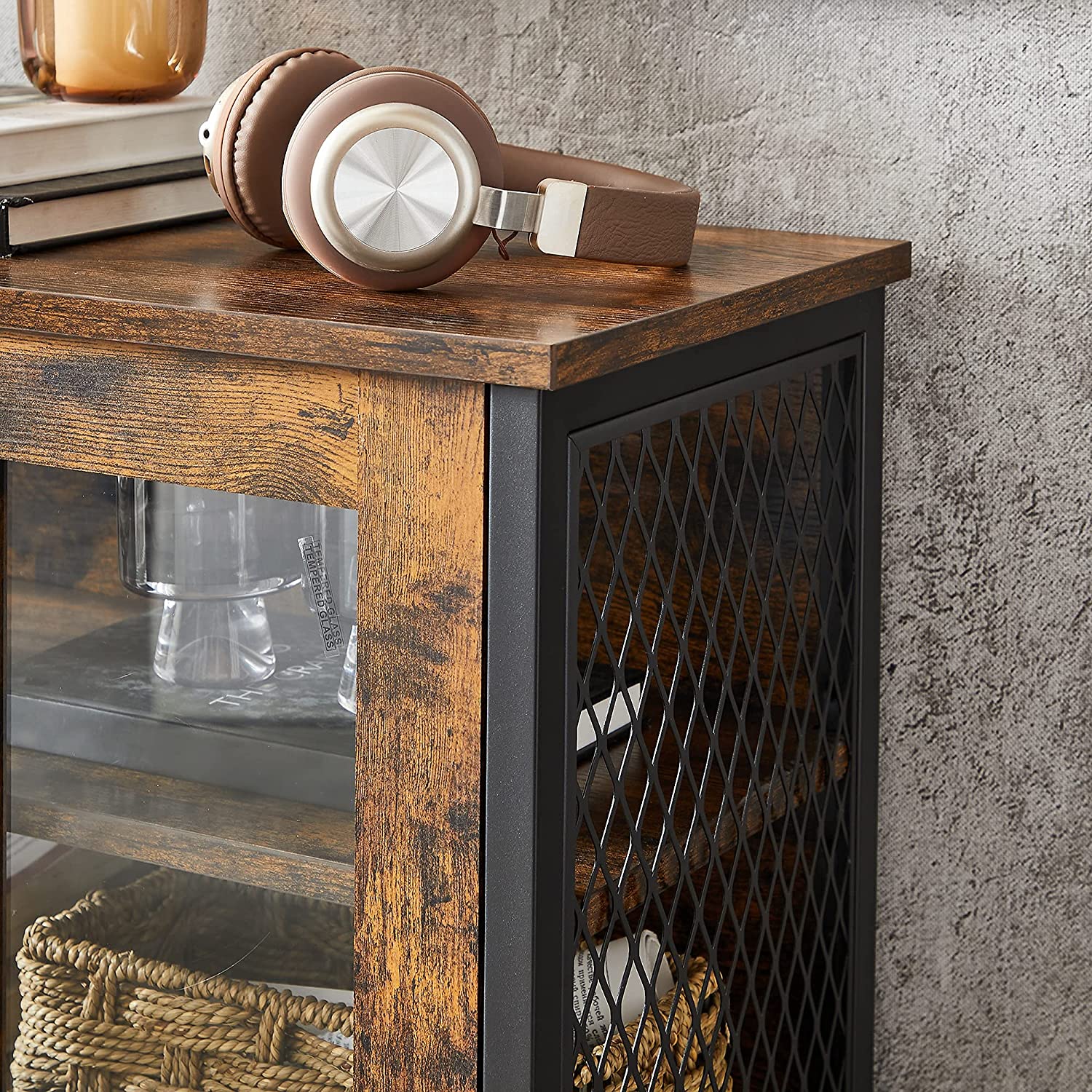 Sideboard mit Türen aus Glas