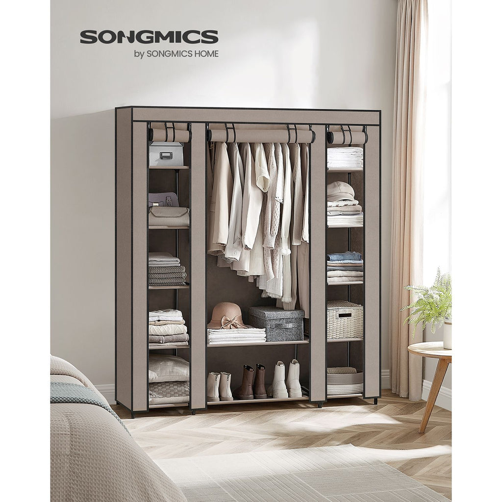 Faltschrank mit Kleiderstange