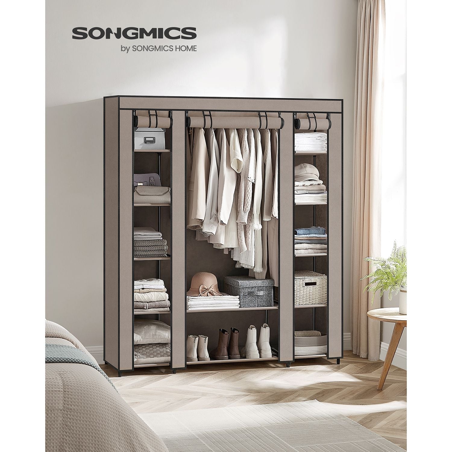 Faltschrank mit Kleiderstange