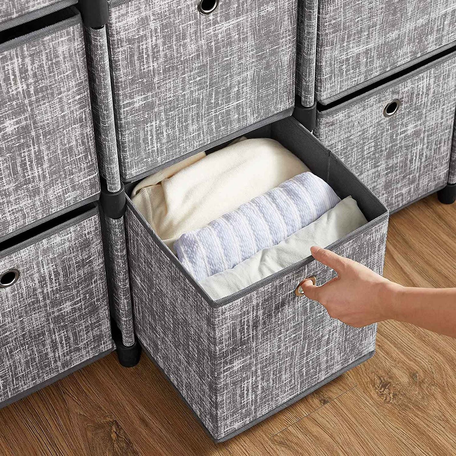 Steckregal mit Stoffboxen
