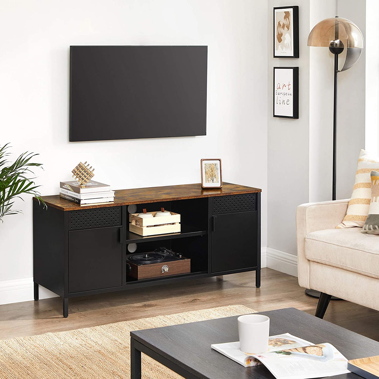 TV-Schrank mit verstellbaren Einlegeböden