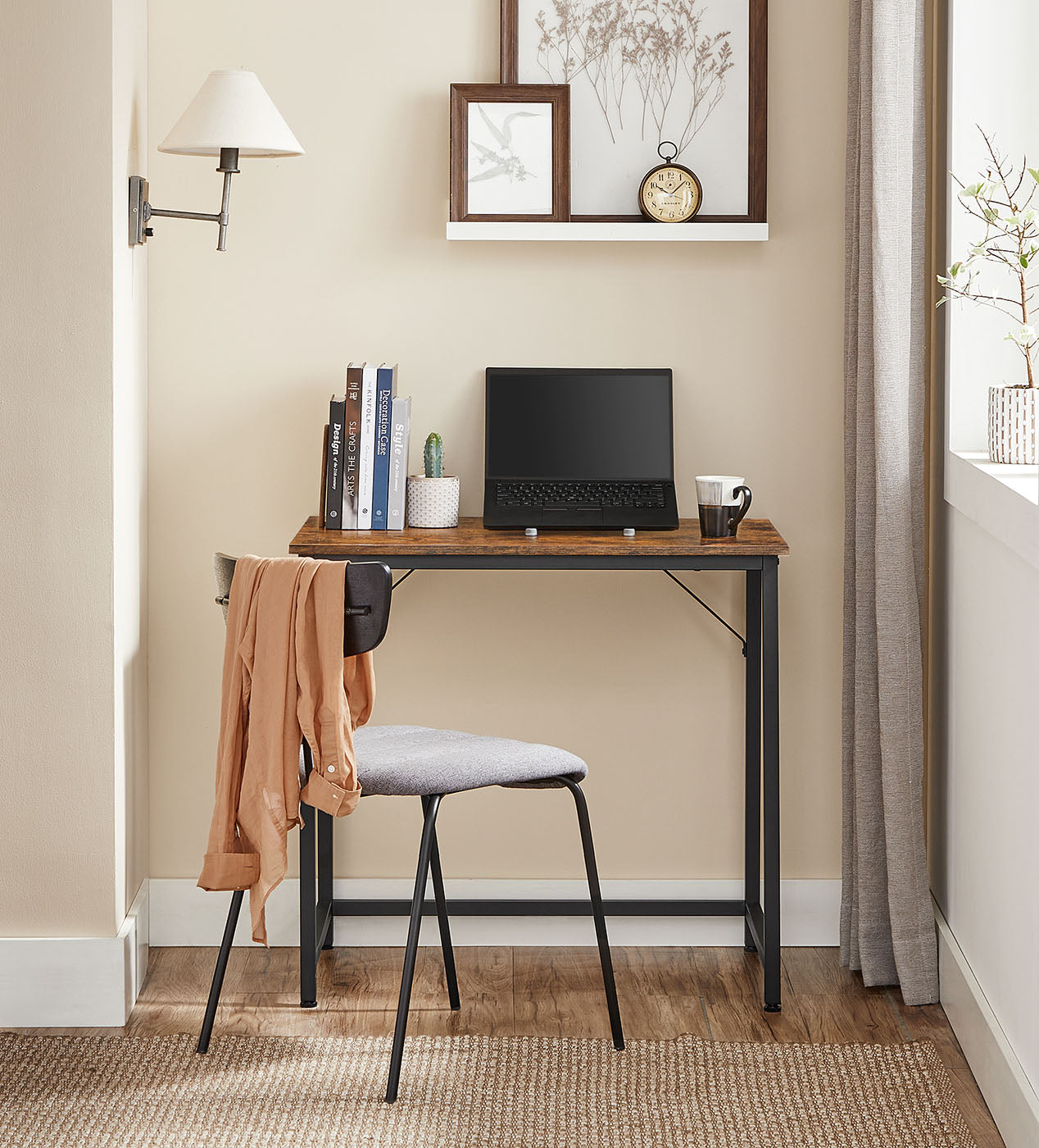 Schmaler Bürotisch im Industrie-Design