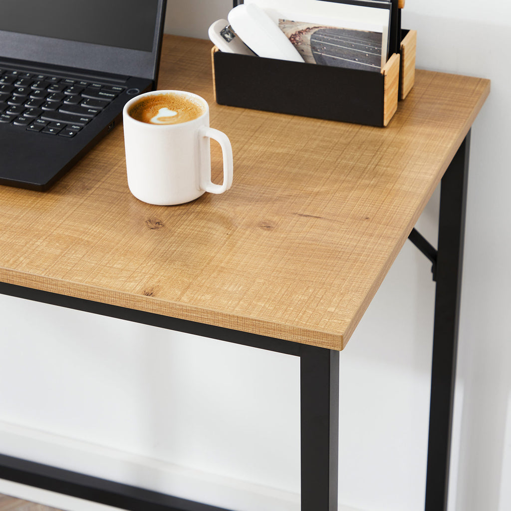 Schreibtisch mit Metallgestell