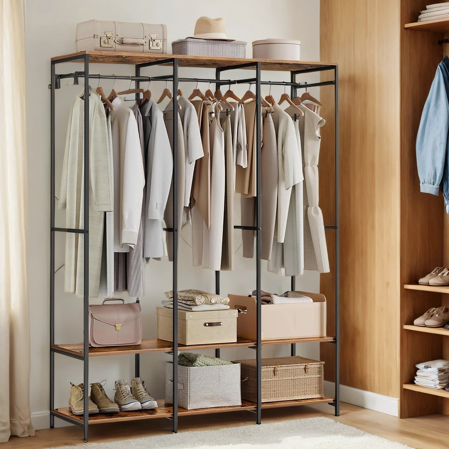 Kleiderschrank offen, Kleiderständer, Garderobe mit Kleiderstange