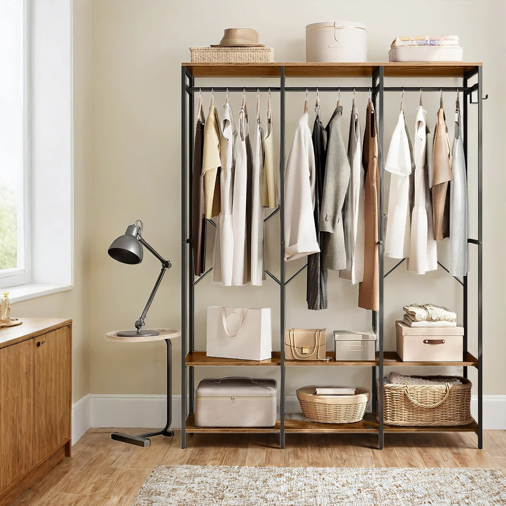 Kleiderschrank offen, Kleiderständer, Garderobe mit Kleiderstange