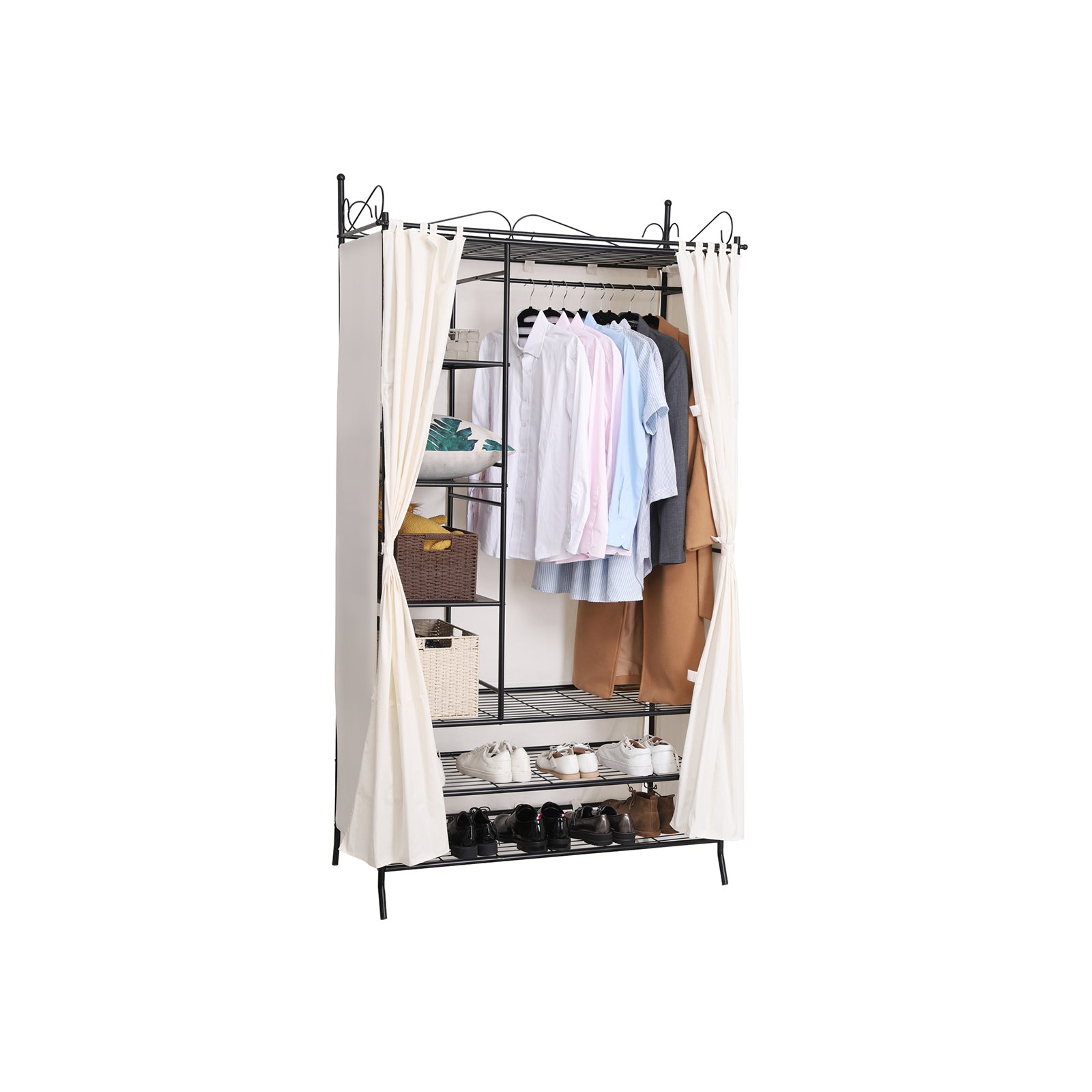 Garderobenschrank mit Vorhang