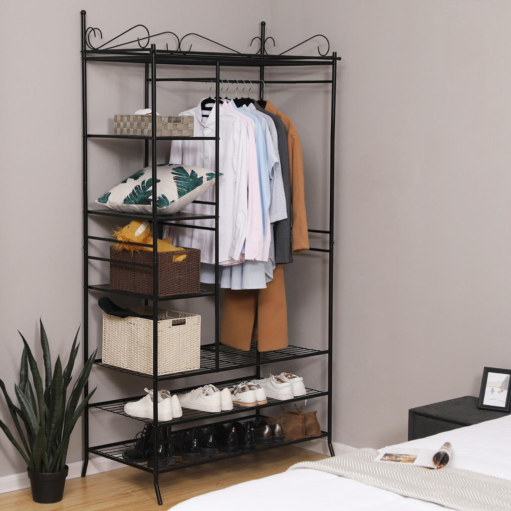 Garderobenschrank mit Vorhang