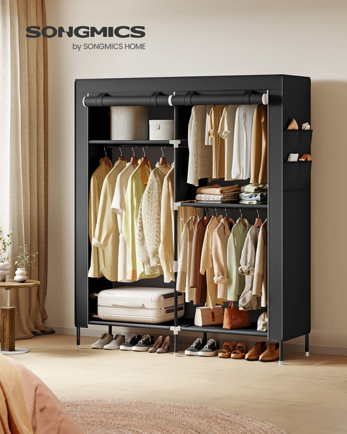 Stoffkleiderschrank mit Kleiderstange und praktischen Ablagen