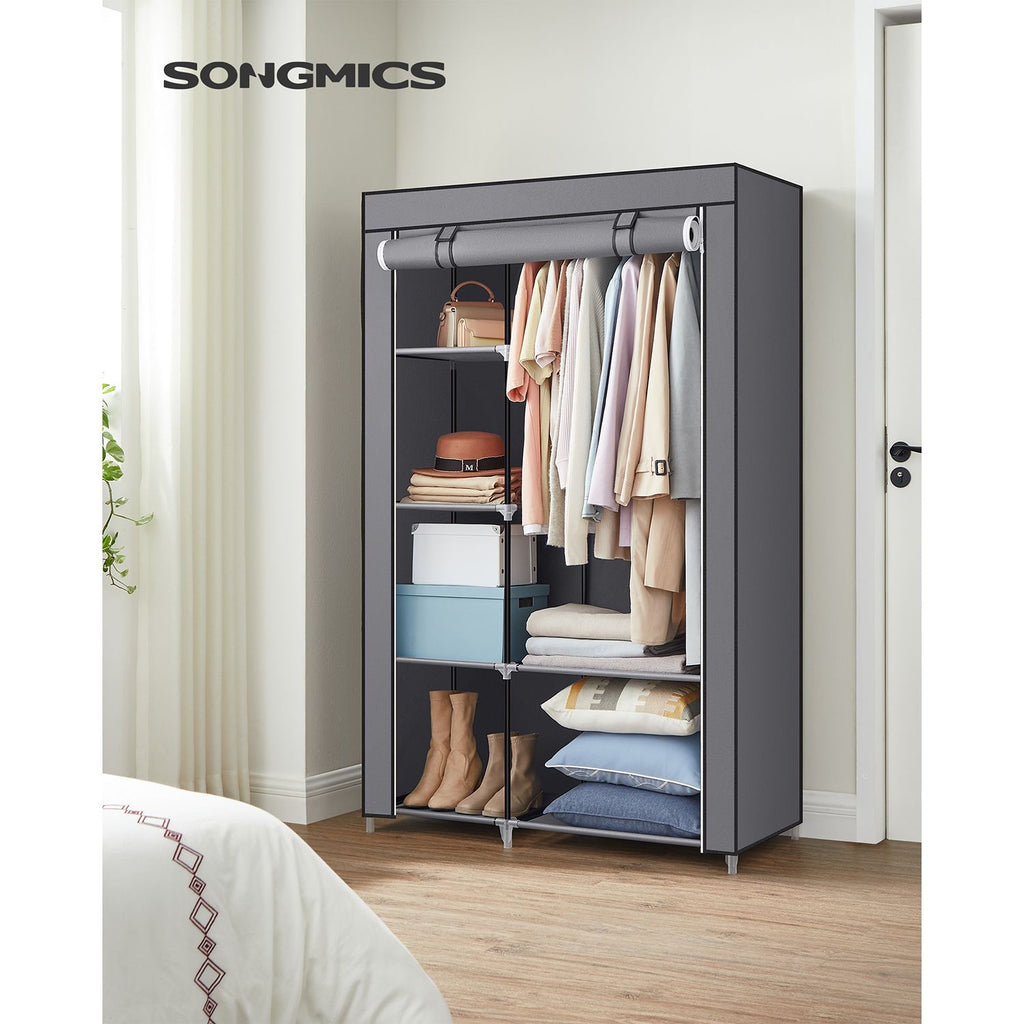 Stoffschrank mit Kleiderstange