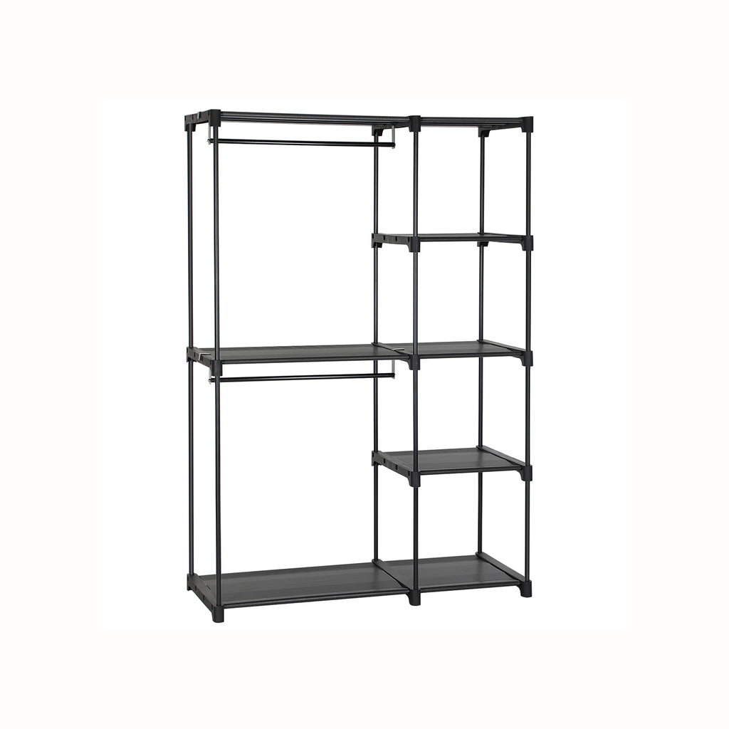 Offener Kleiderschrank