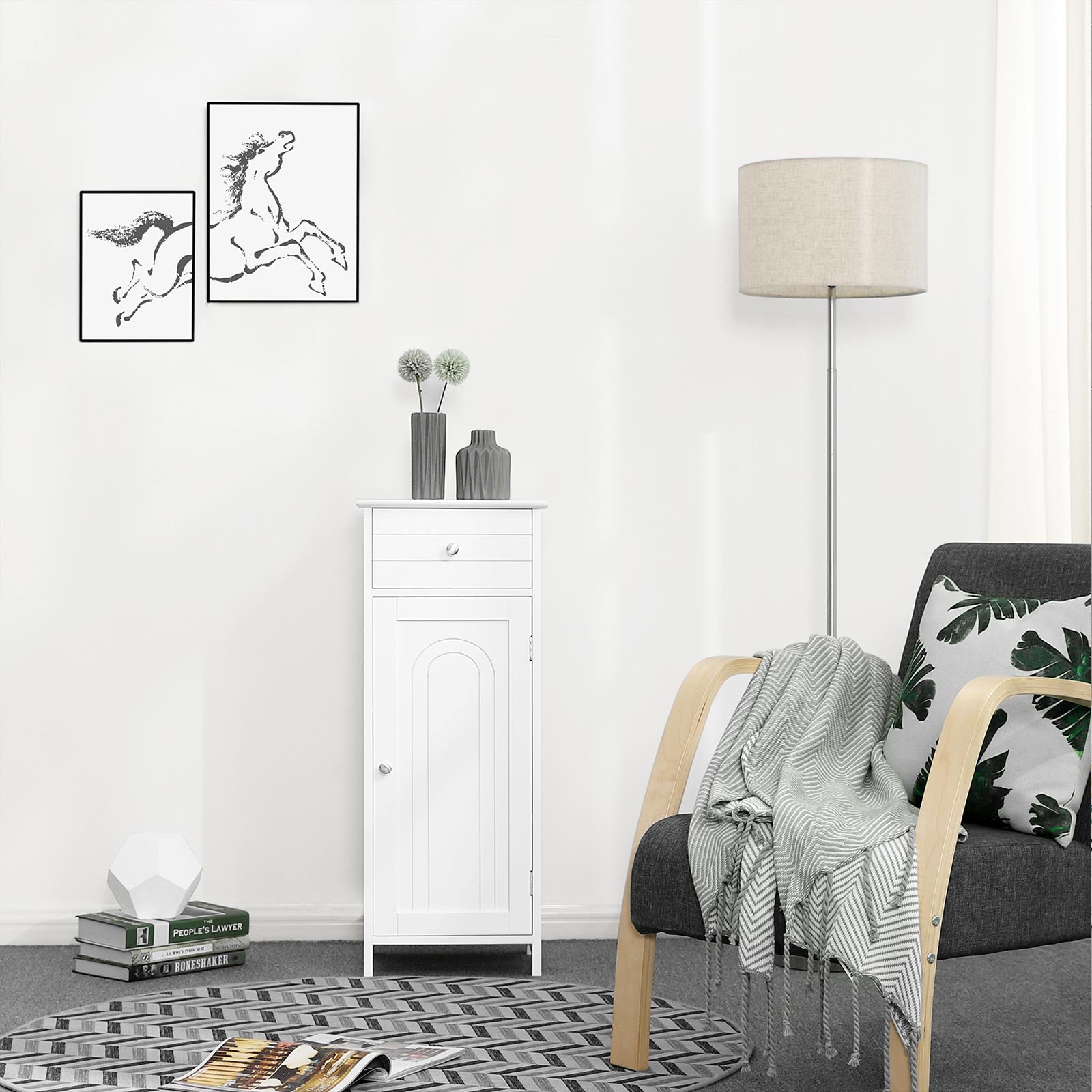 Schmaler Badezimmerschrank