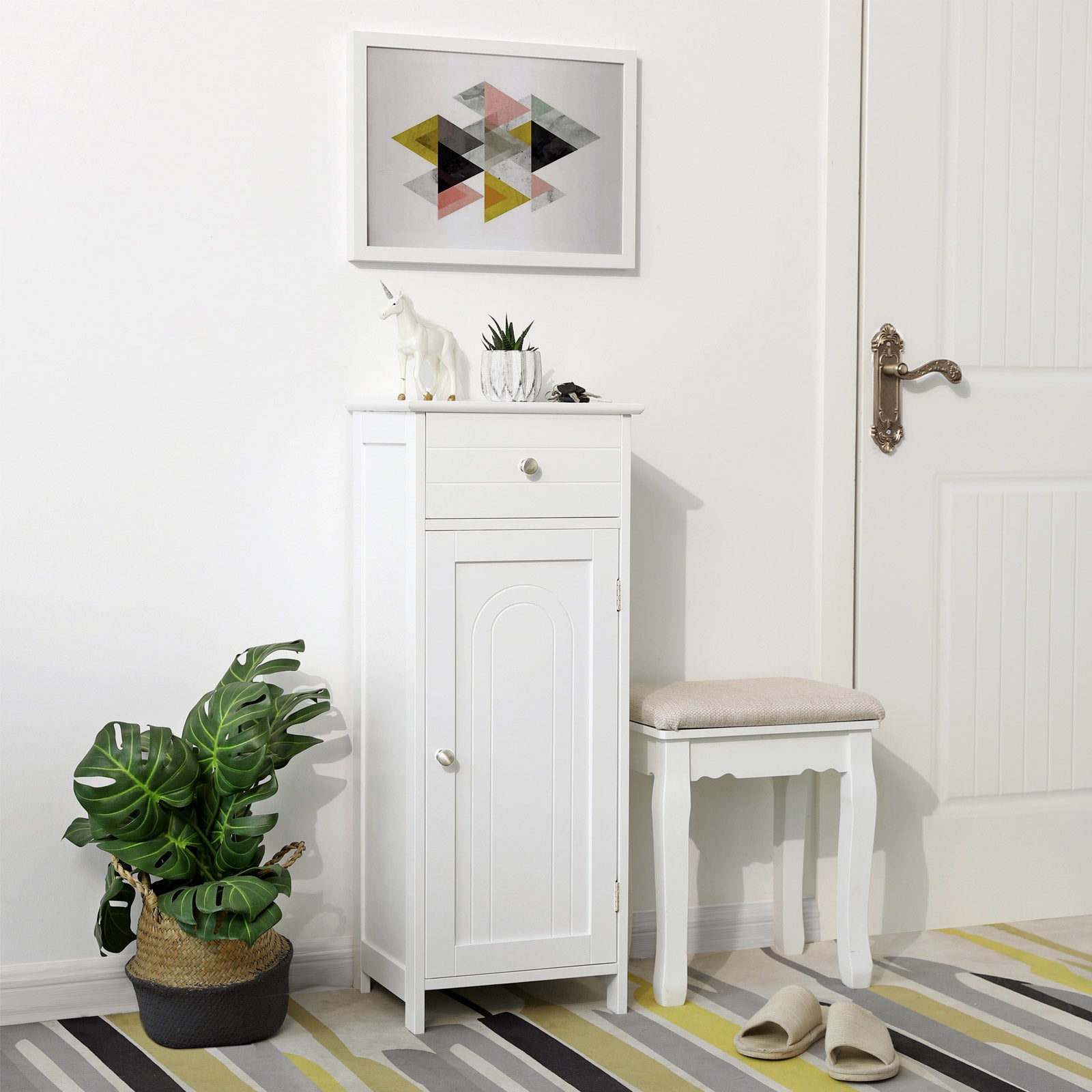 Schmaler Badezimmerschrank