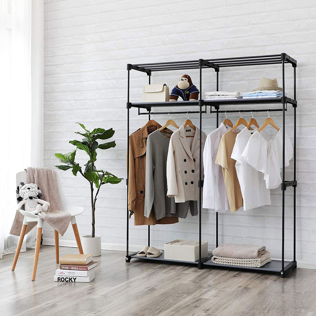 Stoffschrank mit Kleiderstangen