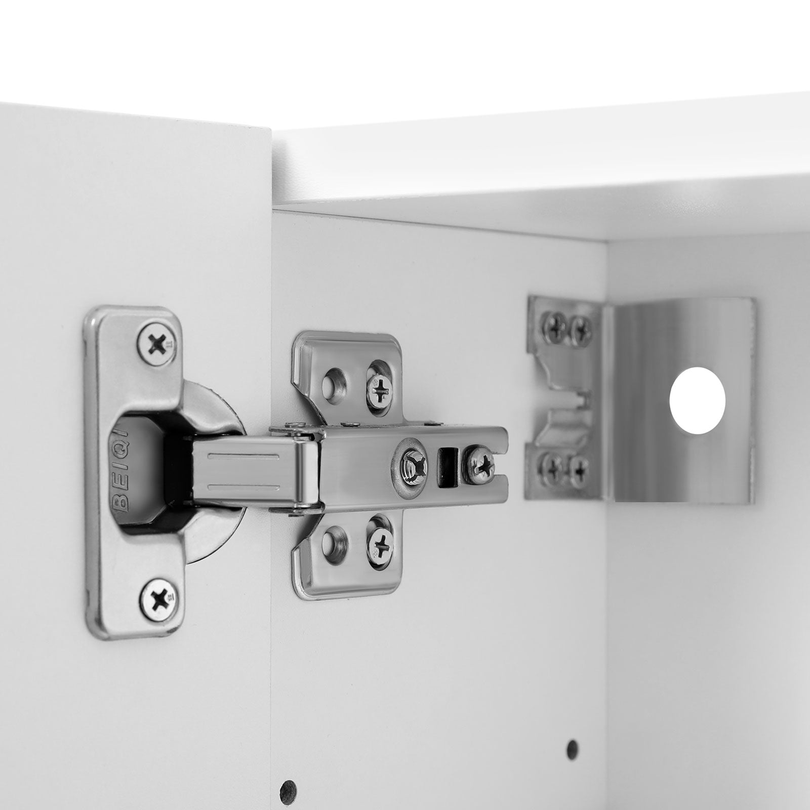 Spiegelschrank mit höhenverstellbaren Regalebenen