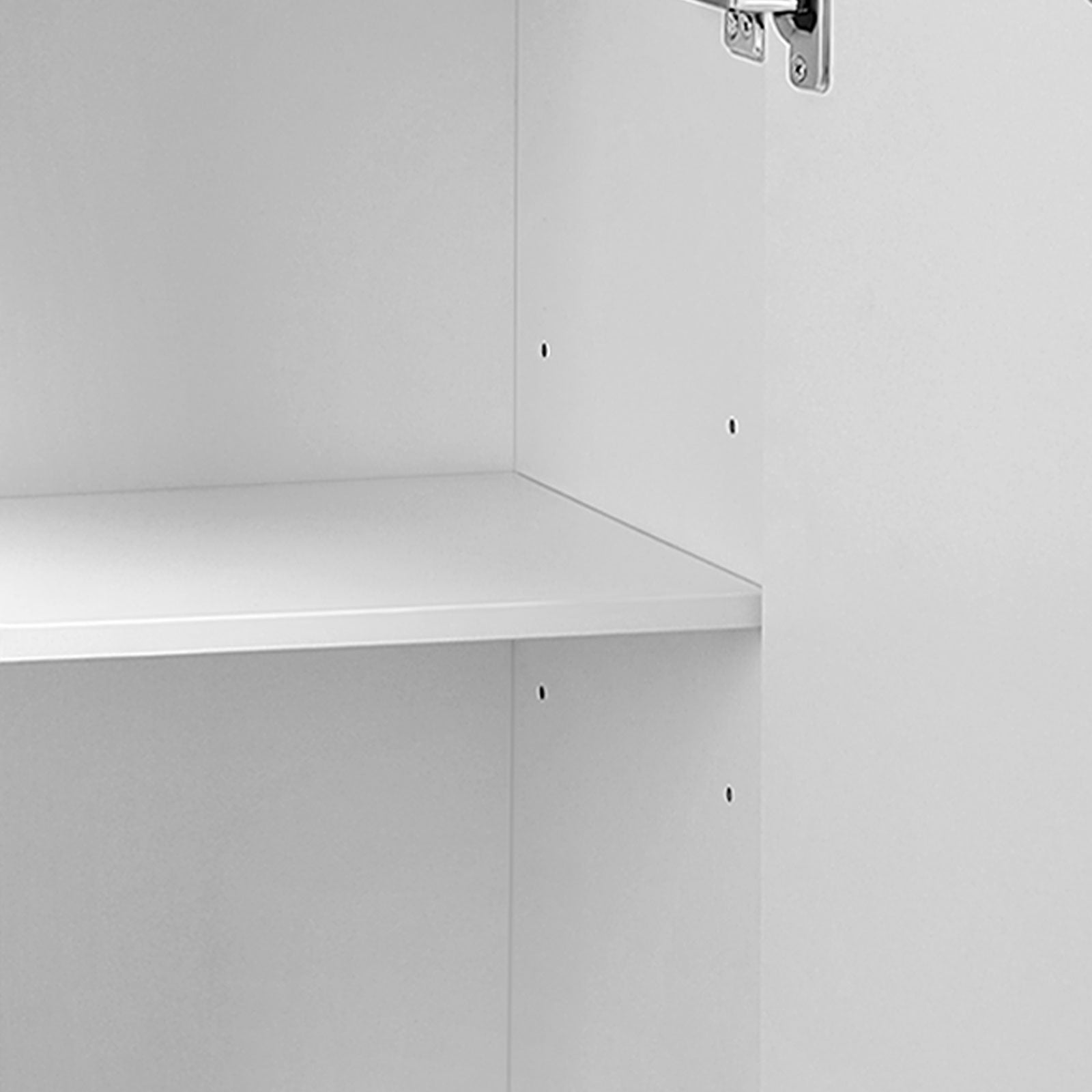 Spiegelschrank mit höhenverstellbaren Regalebenen